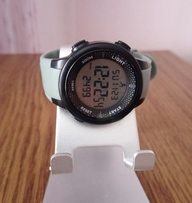 Sprzedam zegarek sportowy.