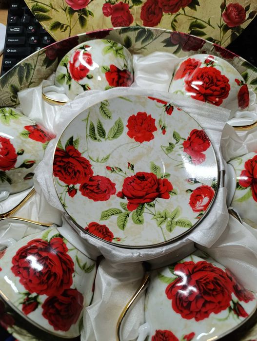 Чайний сервіз з трояндами