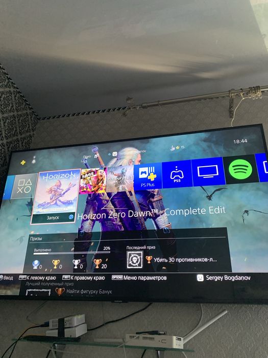 Ps 4 pro + два джойстика та диск