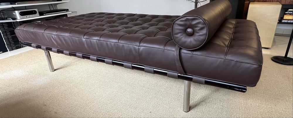 Day bed. Barcelona. Mies van der Rohe.
