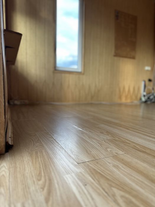 Domek  drewniany, dach z blachy cynkowanej