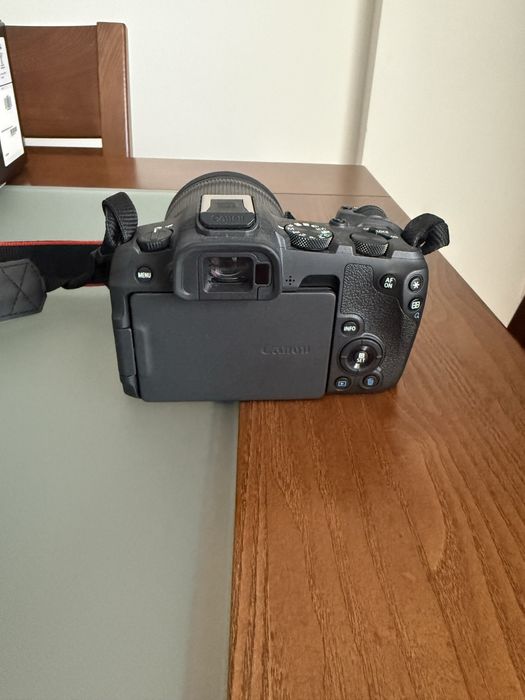 Canon R8 + Lente 24-105mm F4-7.1 IS STM