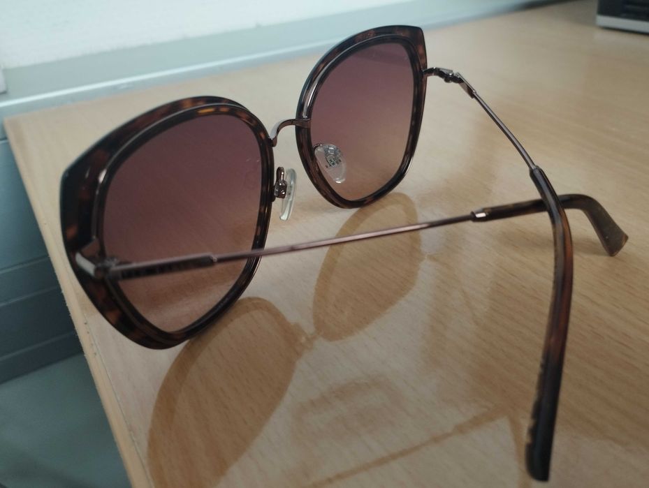 Okulary przeciwsłoneczne Ted Baker wraz z etui