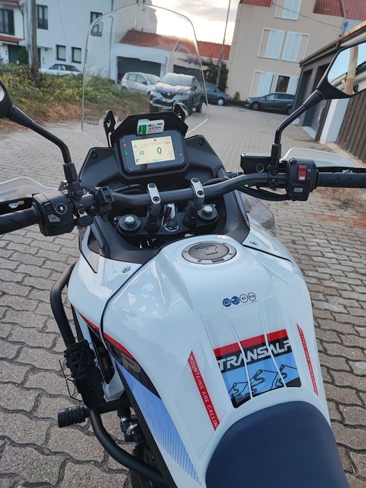 Honda transalp xl 750 rigorosamente nova. Top extras