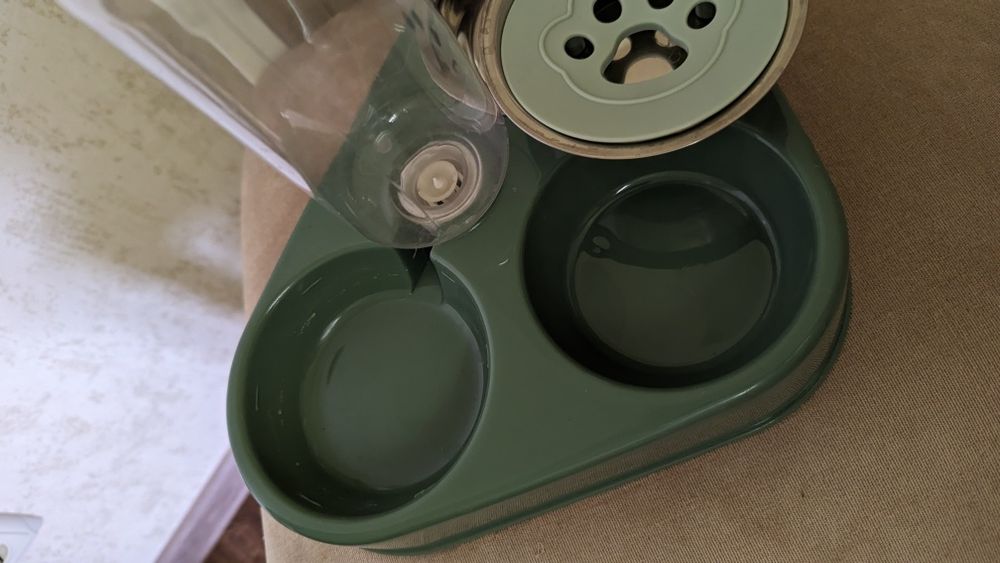 Котяча миска з поїлкою