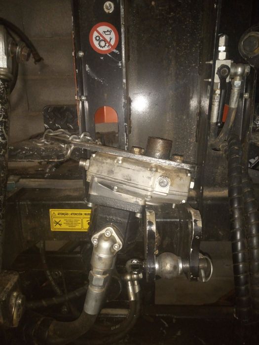 Retroescavadora trator