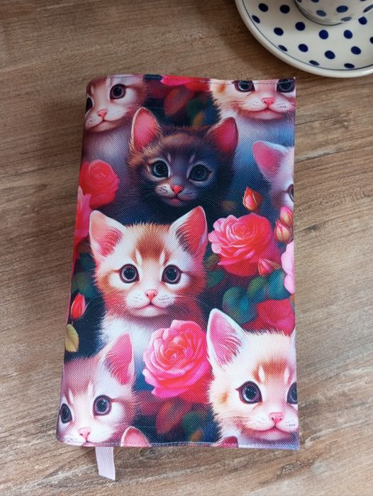 Otulacz na książki. Etui. Okładka.