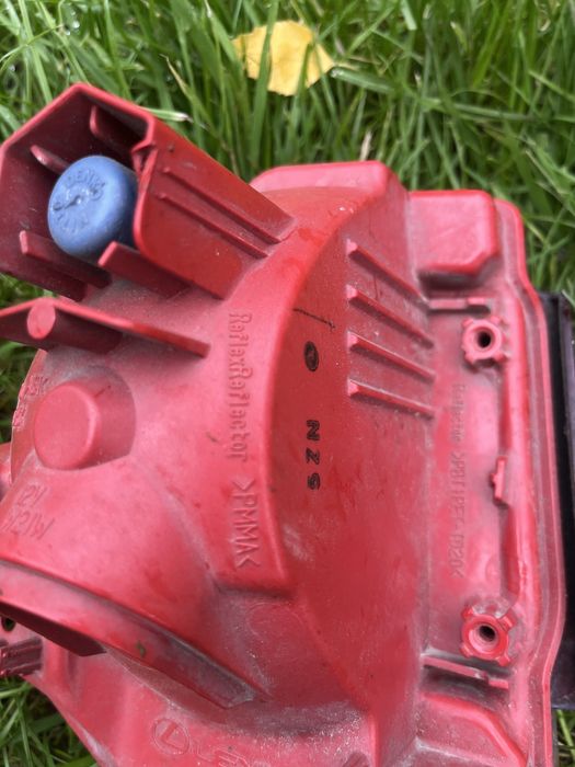 Задній привий ліхтар . Lexus LX