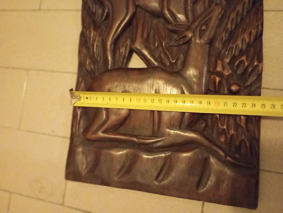 Quadro esculpido em madeira entalhada