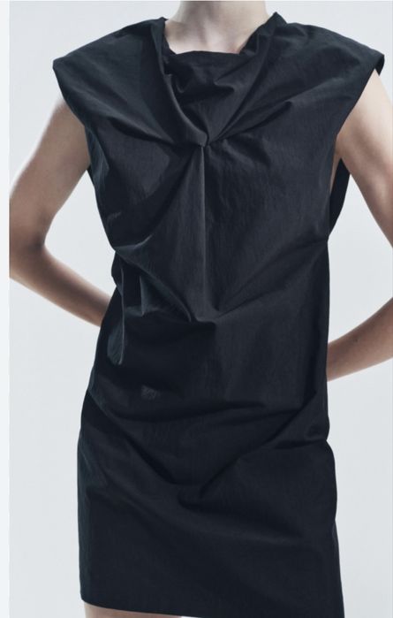 Коротка   коктейльна   сукня  Zara