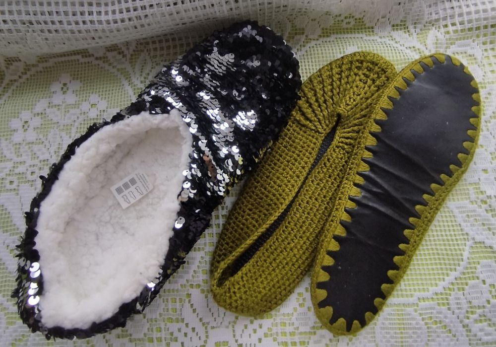 Тапочки-носочки p.40/26см в паетки и вязаные р.24/38 оливковые
