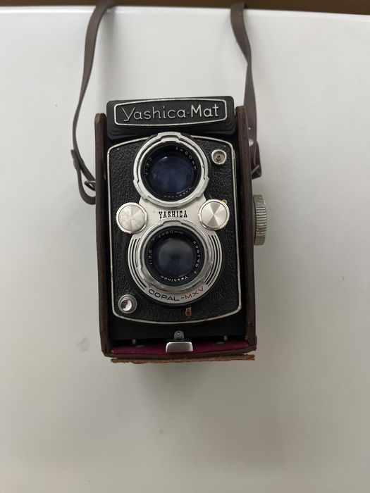 Máquina fotográfica Yashica-Mat TLR de médio formato 6×6