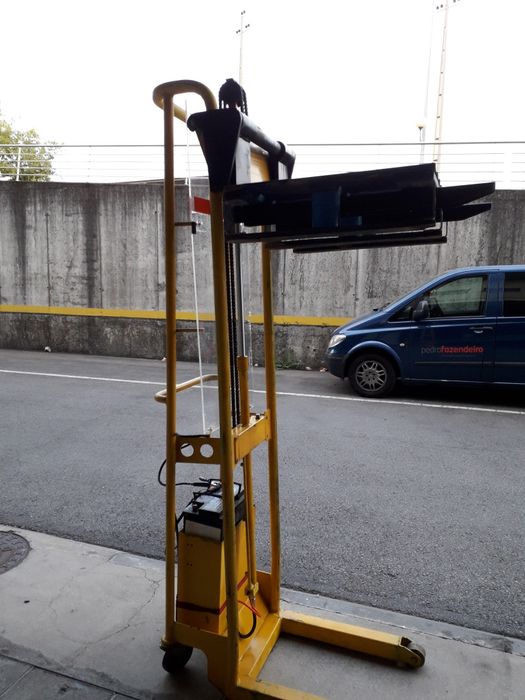 Porta Paletes_ Eletrico 12V Stacker