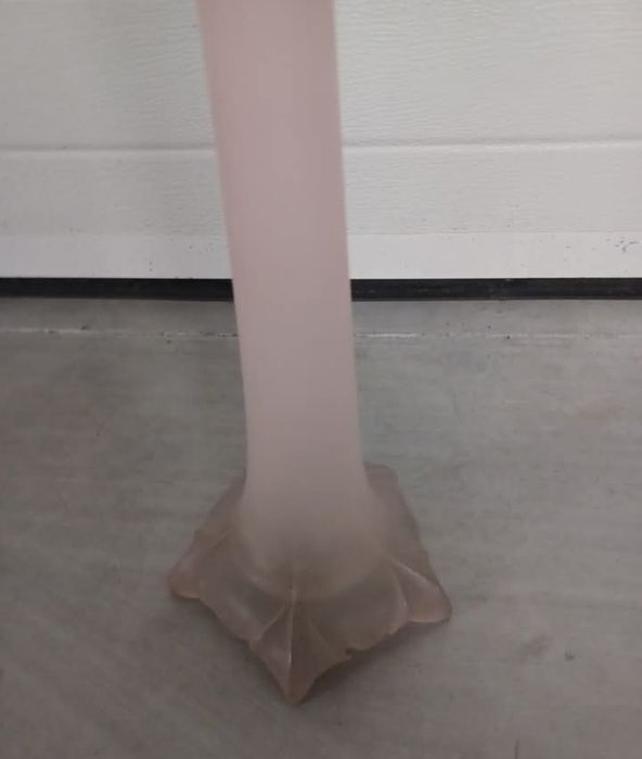 Grande solitário em vidro rosa