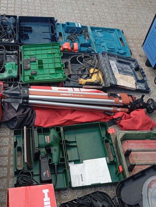 Várias máquinas para construção civil e outras