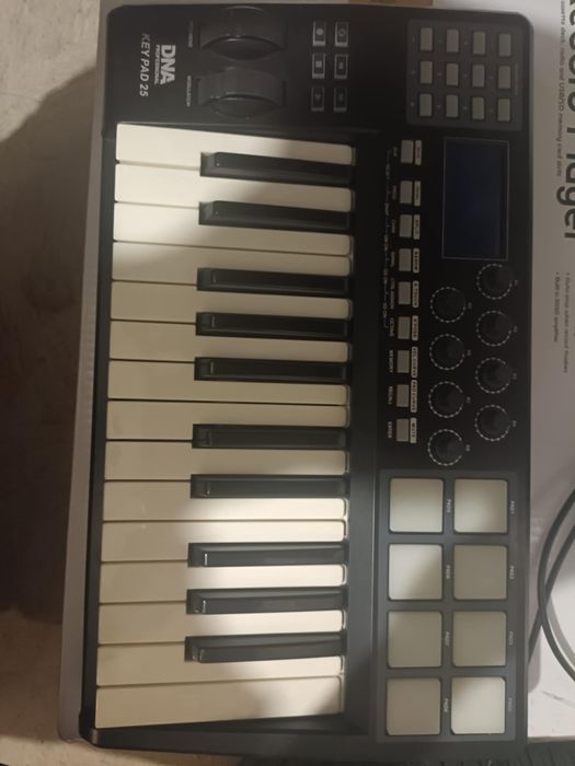 Klawiatura sterująca MIDI DNA KEY PAD 25 świetny stan, użyty tylko raz