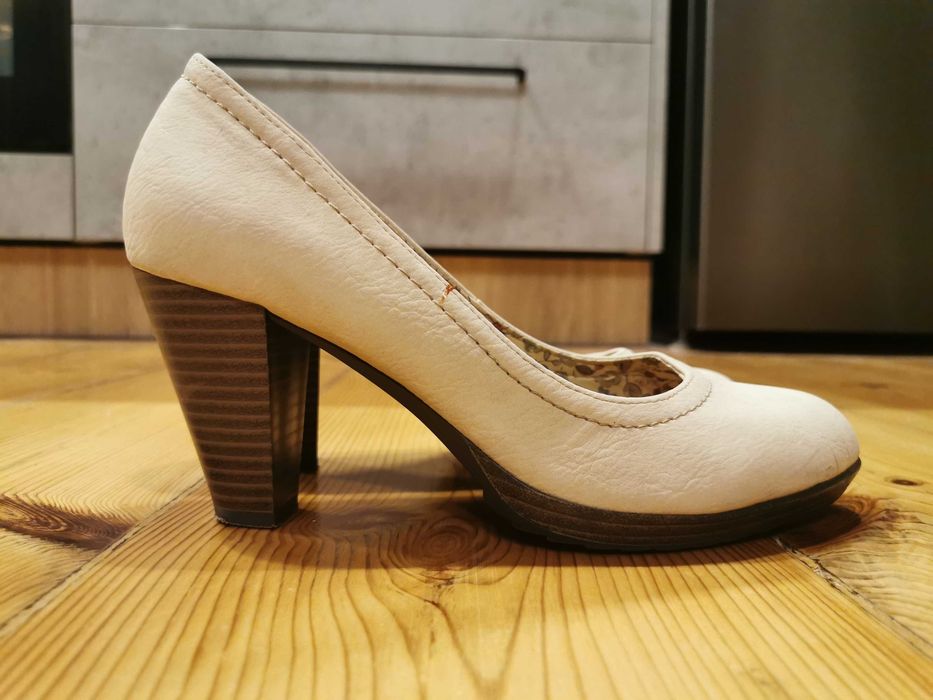 Kremowe buty na szerokim obcasie Clara Barson r. 38