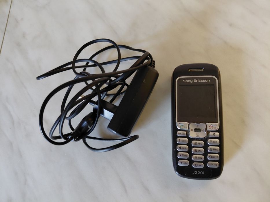 Telefon Sony Ericsson J220i