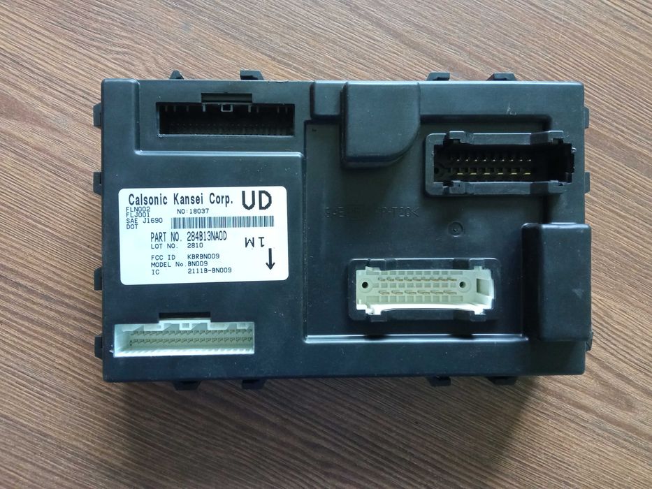 Блок модуль комфорту комфорта Nissan Leaf 11-17 284B13NA0D 284B13NA0B