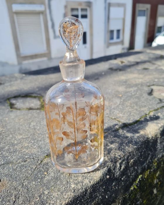 Frasco d. Maria, vidro soprado  pintado á mão .