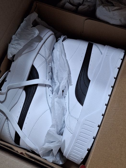 Нові кросівки Puma