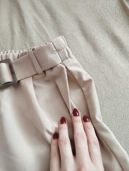 Бежевые шорты SinSay