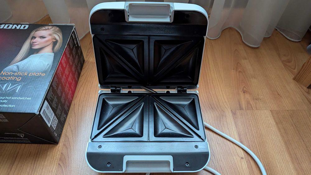 Бутербродница REDMOND RSM-M1407-E белая