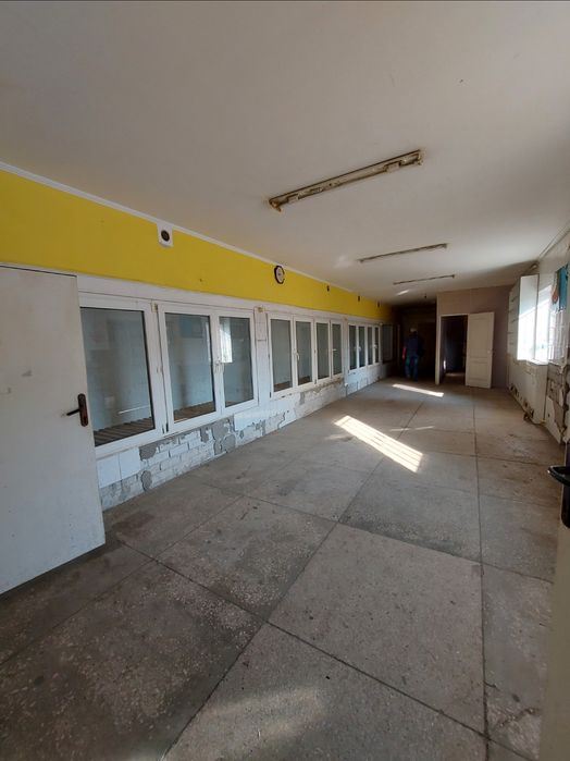 Комерційне Приміщення на Закритій Території 7 соток