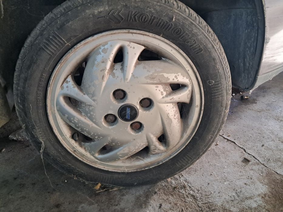 Para-choques, rodas, faróis, caixa velocidades,