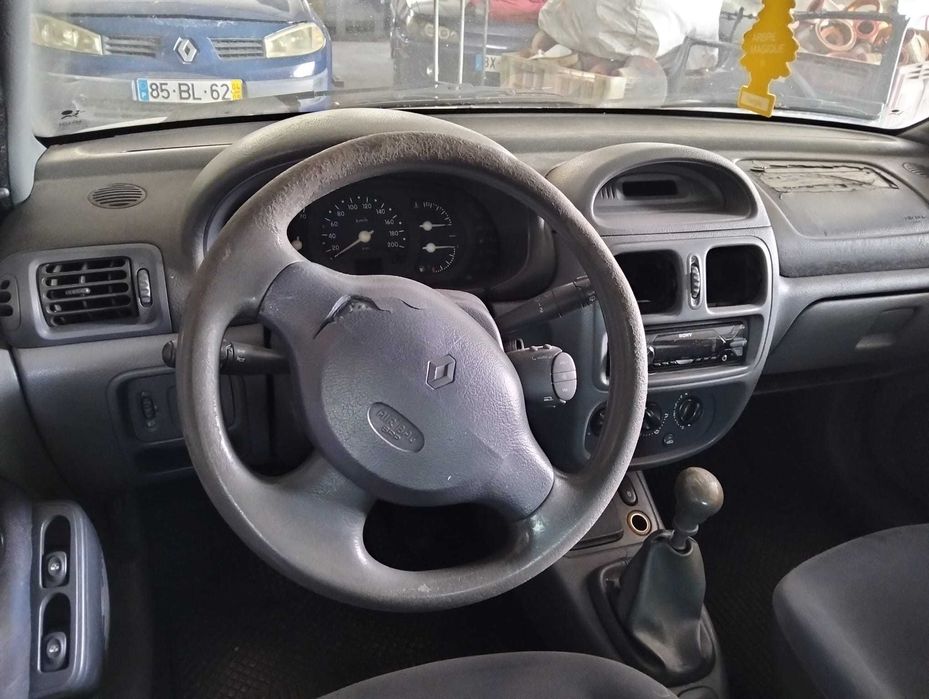Renault Clio para peças