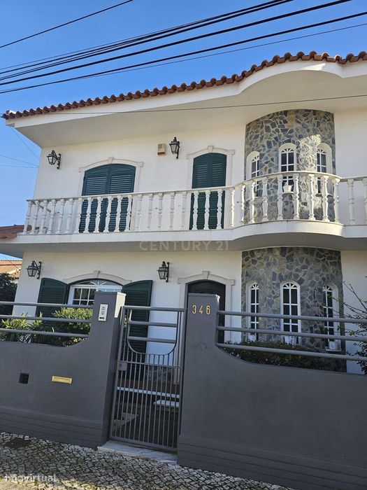 Moradia T4 - Amora, Seixal - Oportunidade Única!