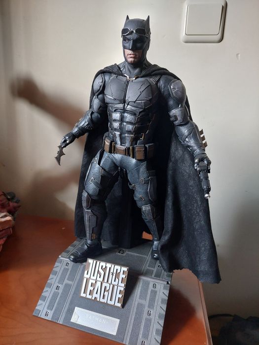 Hot toys justice league Tactical Suit