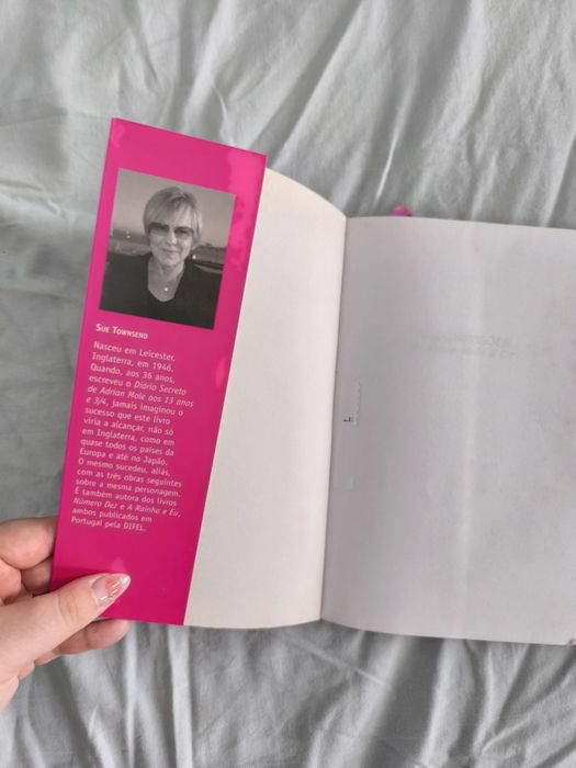 Livro 'As confissões de Adrian Mole & Cª'