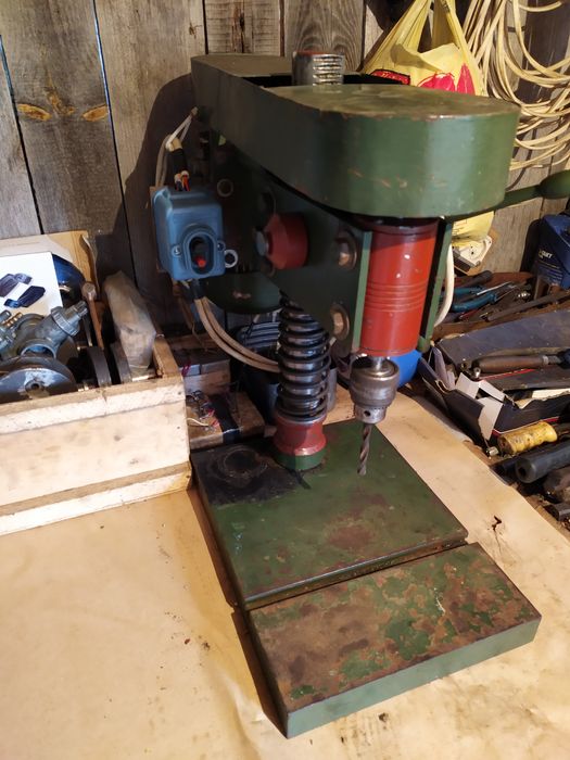 Сверлильный станок