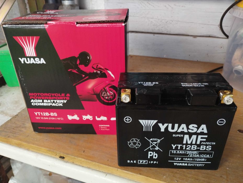 Bateria de moto Yuasa YT12B-BS