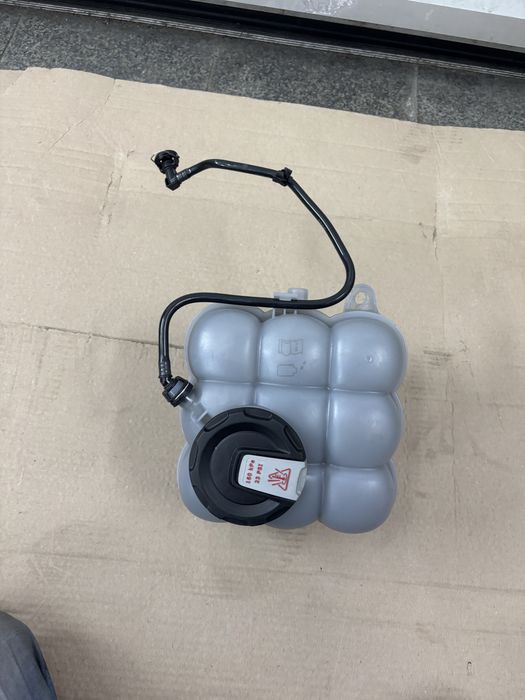 Розширювальний бачок VAG 4M0121403