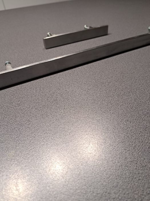 Uchwyty płaskie metalowe do  szafek kuchennych
