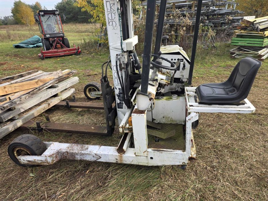 Wózek widłowy podwieszany