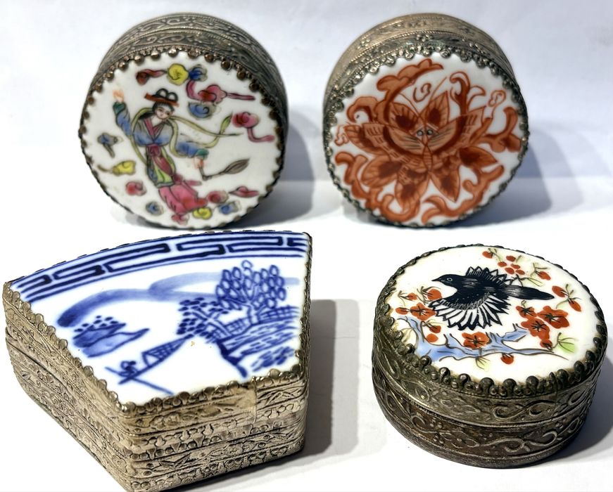 Lindas caixas asiáticas vintage trabalhadas à mão com espelhos na tampa - preço de cada 25€