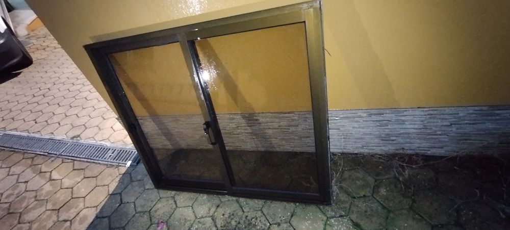 Vendo janelas em alumínio castanho