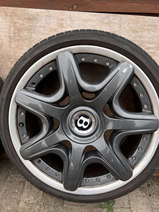 Bentley oryginalne skrecane felgi z oponami 245/35/20