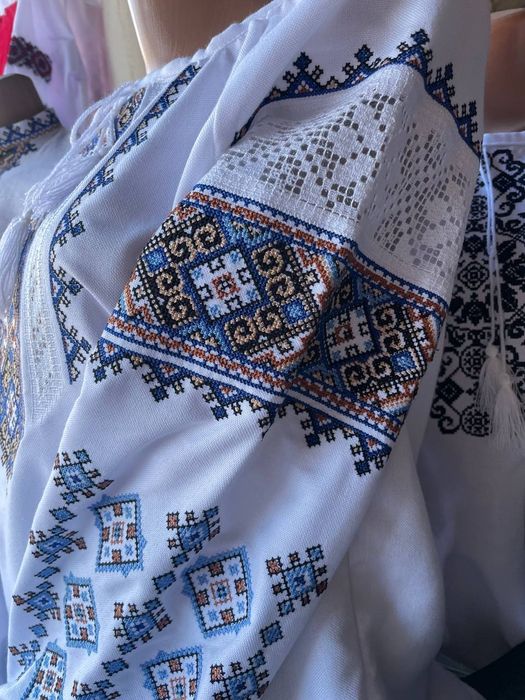 Пара вишиванка. Чоловіча - жіноча