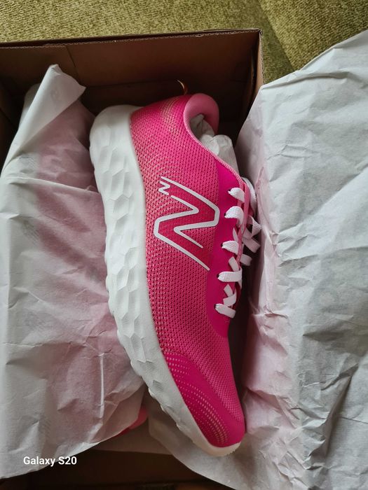 Nowe buty sportowe damskie  NB