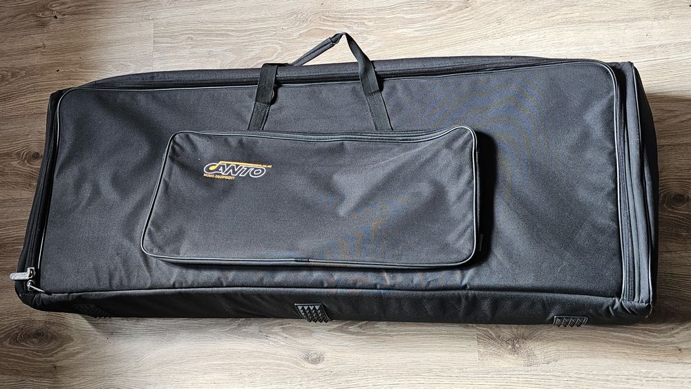 Sprzęt muzyczny, mikrofony,stojaki,futerał,kable itp