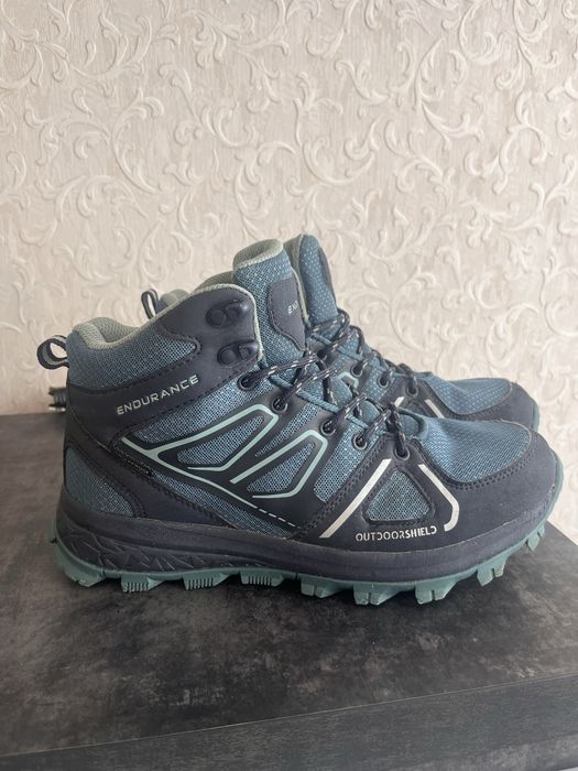Трекінгові кросівки черевики фірми endurance waterproof