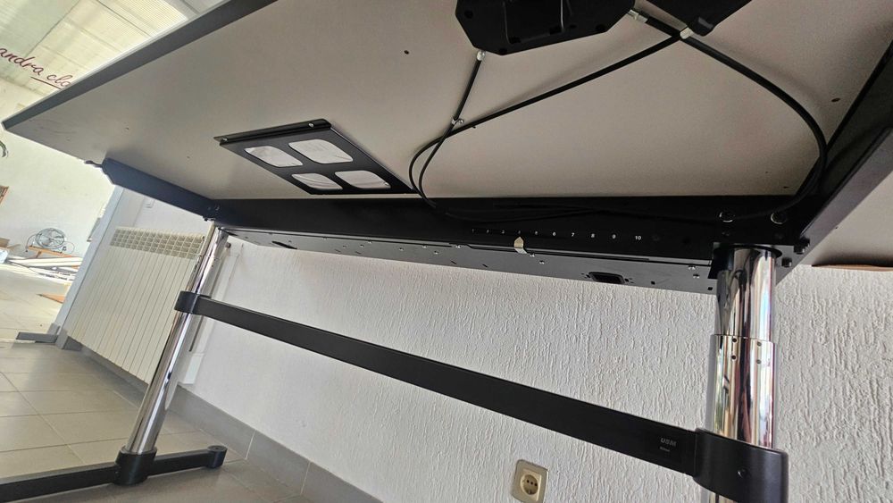 Secretaria USM Haller Kitos M — Regulável em altura (ajustável)