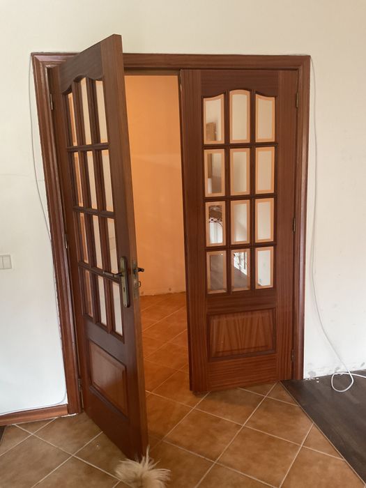 Porta dupla Mogno discrição abaixo