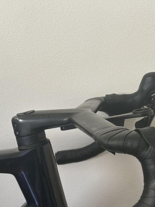 Guiador Integrado Carbono - 44 cm