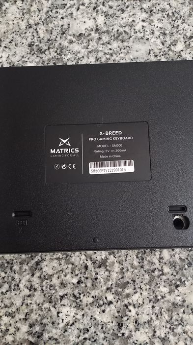 Teclado para  computador a funcionar com luzes