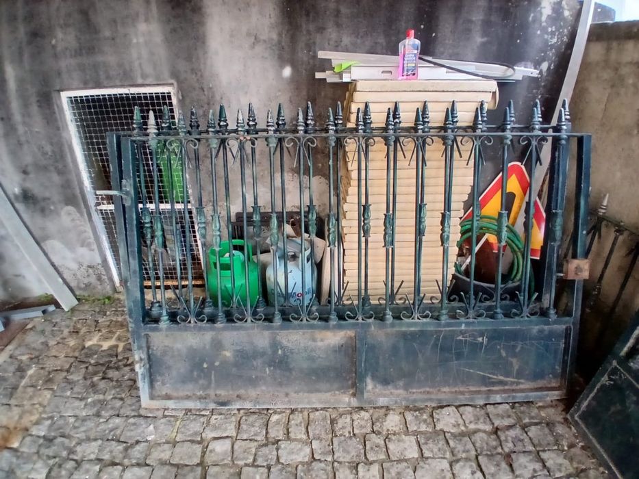 Grades em inox , portao grande e portao pequeno e grade em ferro